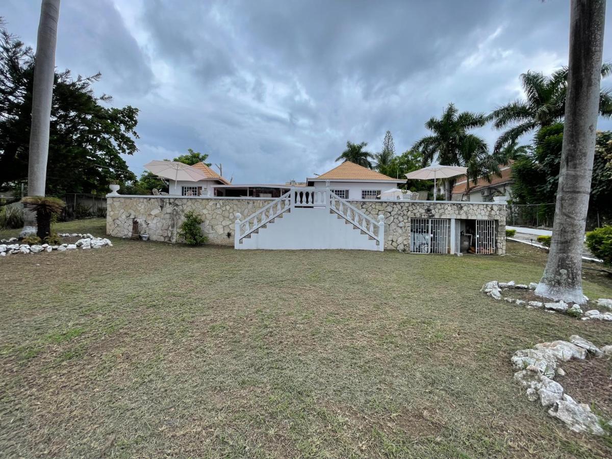The Lodge @ Peaceful Palms Montego Bay Ngoại thất bức ảnh